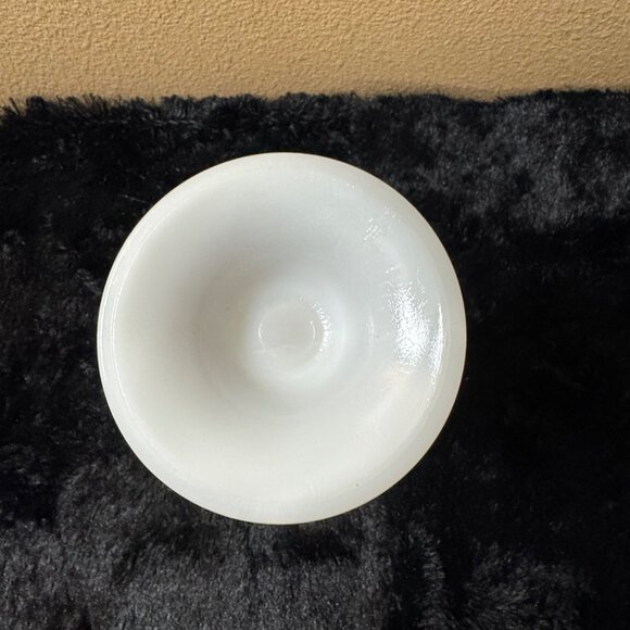 Vintage 9" White Hobnail Milk Glass Vase With Scalloped Edge - Picture 4 of 7